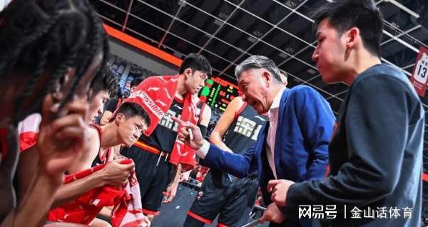 云开体育-不贪功！率队击败2支争冠热门球队，28岁锋卫，赛后盛赞自己主帅